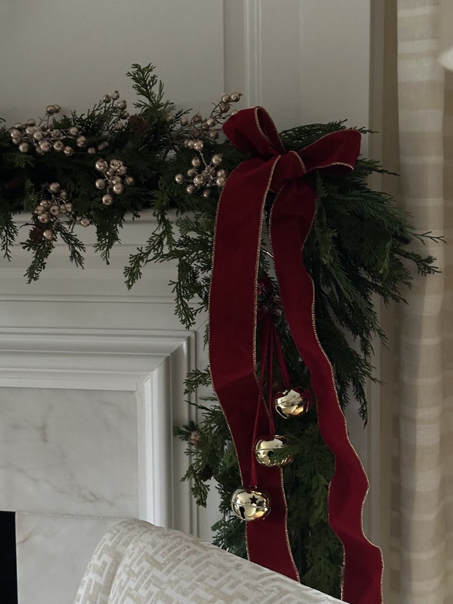 ohnosheknows's tweet photo. one more week until christmas! https://t.co/LjRxFnJ2vl