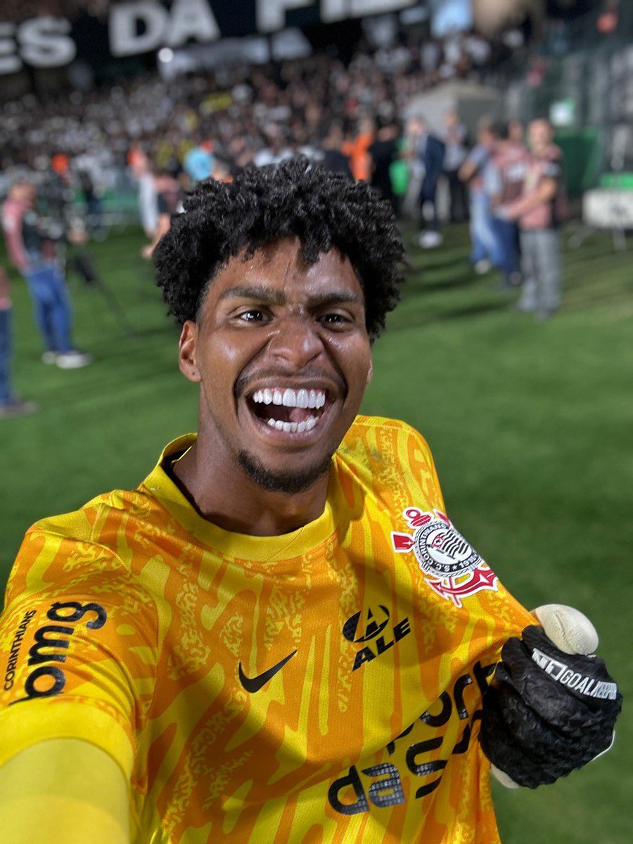 guxta_sccp's tweet photo. Quando esses caras estão em campo é certeza de que não vai ter gol! 🔥🧤 https://t.co/zFp51xk0YU