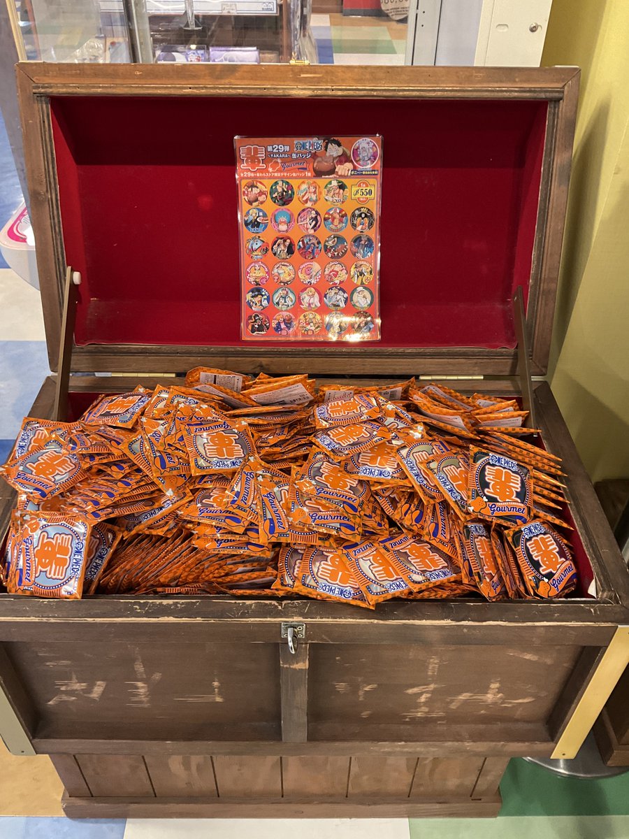 オススメ商品】麦わらストア限定 ワンピース “輩” 缶バッジ 第29弾