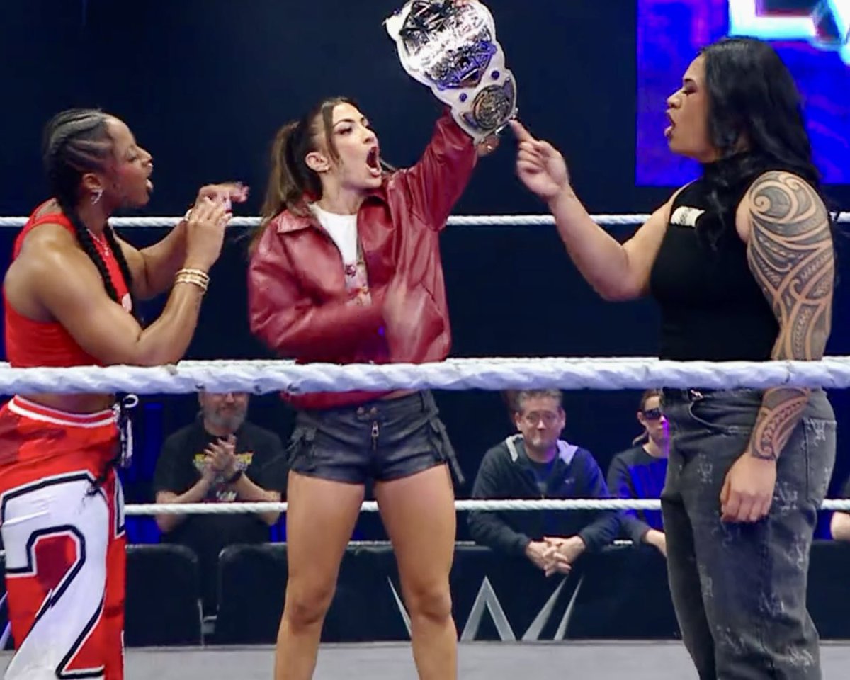 TopRopeJohnny's tweet photo. Last #WWEEvolve🧬 before the holidays
Things are getting tense! 😳 
@kendalgreywwe @Kali_wwe @PJVasa_WWE https://t.co/4AglDDermW