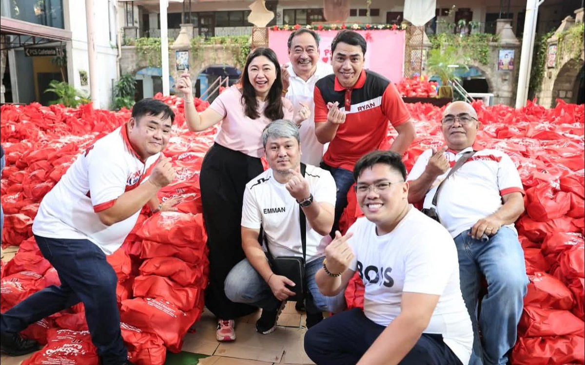 IloveTaguig1's tweet image. Good morning Bayan ng Pateros! Welcome sa Pamaskong Handog 2025! 🎄🙏🏻💕 

May GOD’s love, peace and joy be upon all of us this CHRISTmas season! 🎄🙏🏻💕 #PamaskongHandog2025 #Pateros