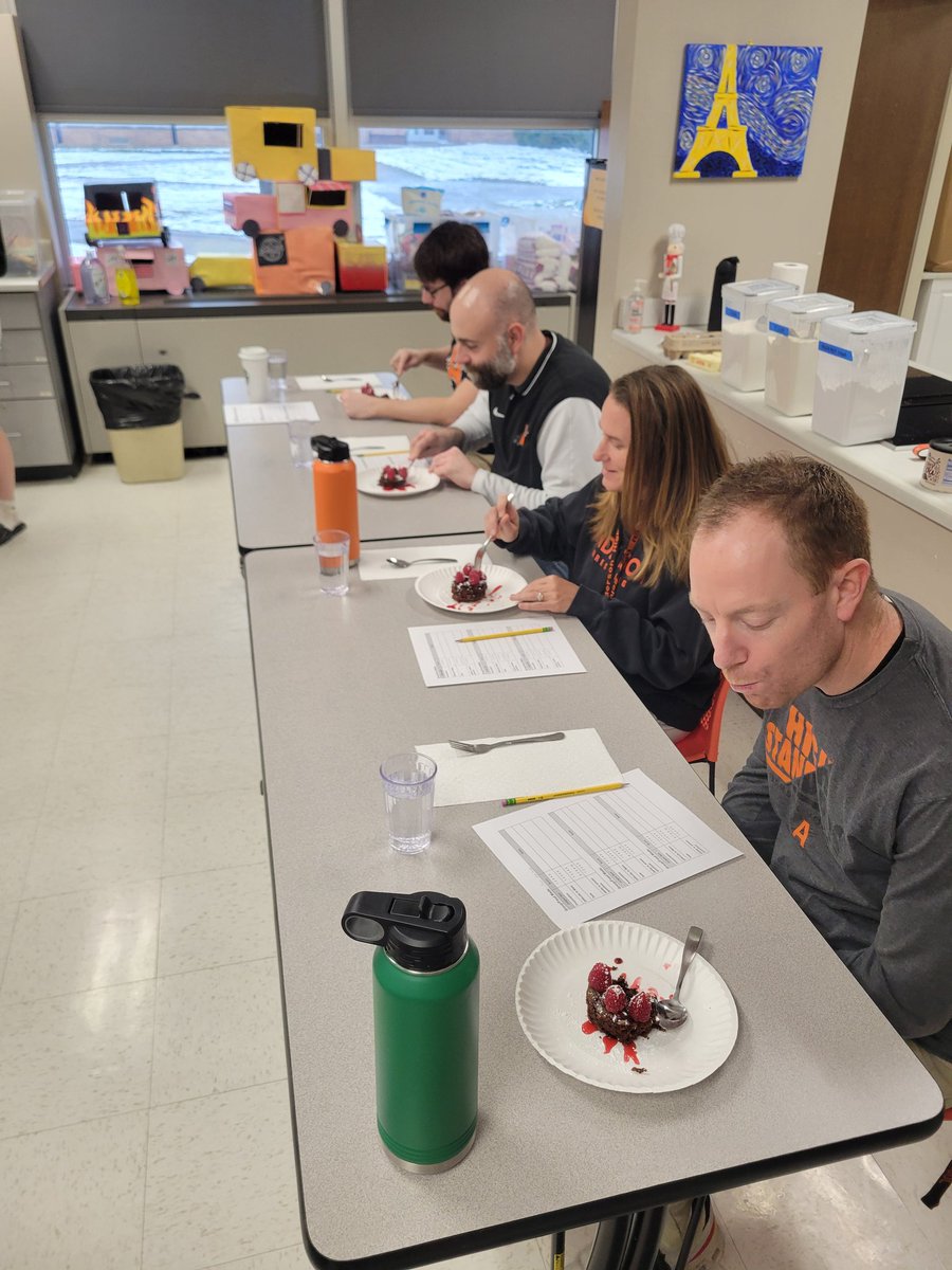 Anderson_FCS's tweet image. Bell 2 did a great job on their "Holiday Sweet Treat Final Exam" competition. They had hot chocolate cookies, sugar cookies, apple crisp, and chocolate raspberry mini cakes!
#FinalExam #HandsOnLearning #CookingClass #AHSisFamily