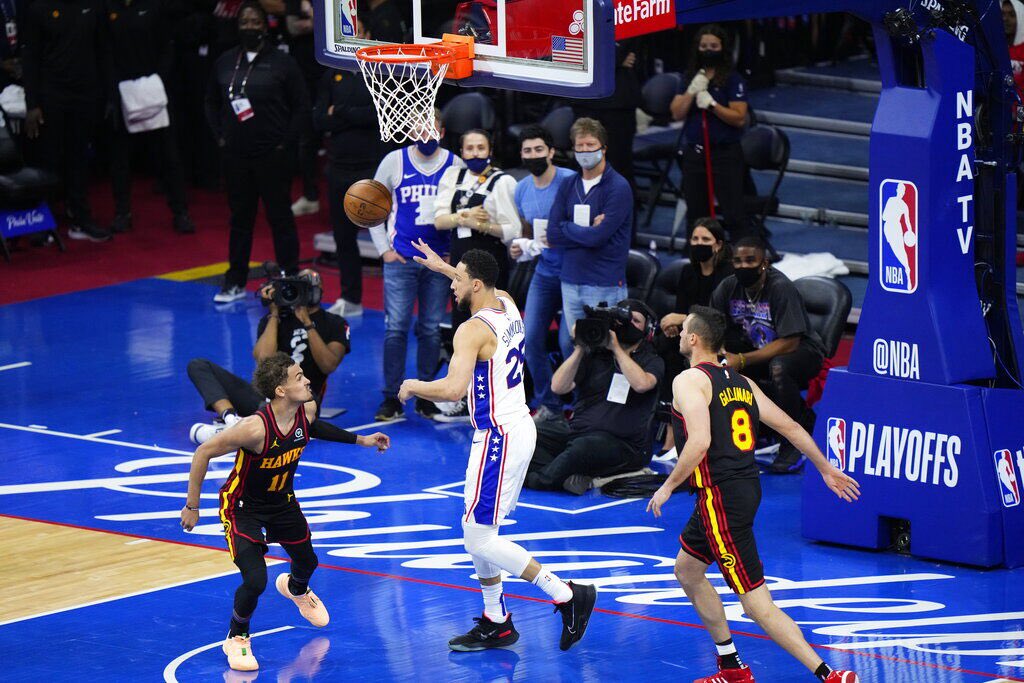 HoodiGarland's tweet image. Lonzo Ball whenever he’s wide open for an easy layup