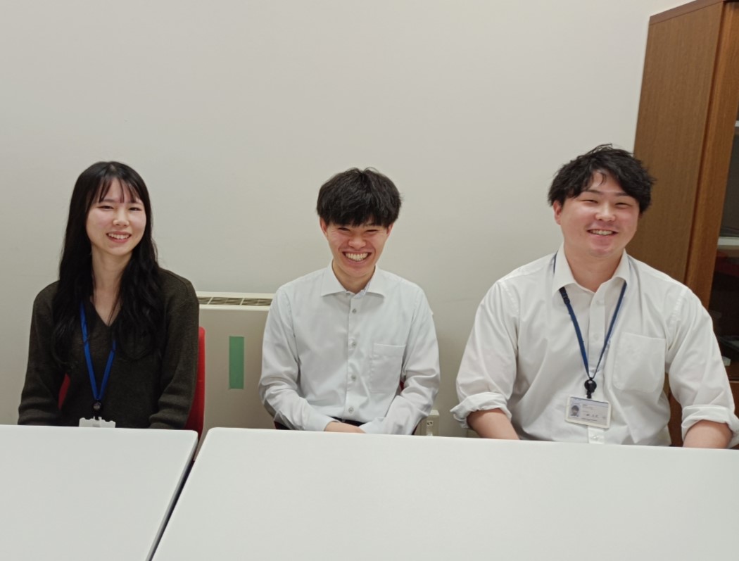 毎週金曜日は #ラジオモンスター(76.2MHz)『#自衛隊百科』の時間です📻
モンスターだよ!ガオー!
12/26(金)は 東北防衛局より高橋事務官、髙橋事務官、八鍬事務官が出演します!
テーマは「東北防衛局における周辺対策事業について」
時間は17時15分から!
モンスター休暇中のためガォガォはお休みです...