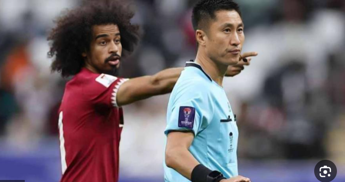 اردنيون يطالبون باستبعاده .. "الحكم الصيني" رابع ضمن الفريق التحكيمي في النهائي 