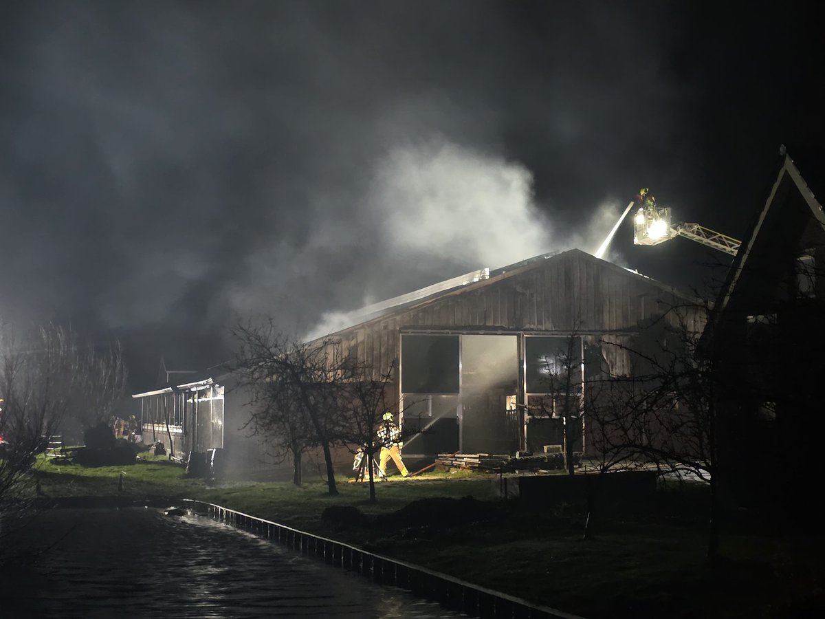 Brandweer in actie in Waarder