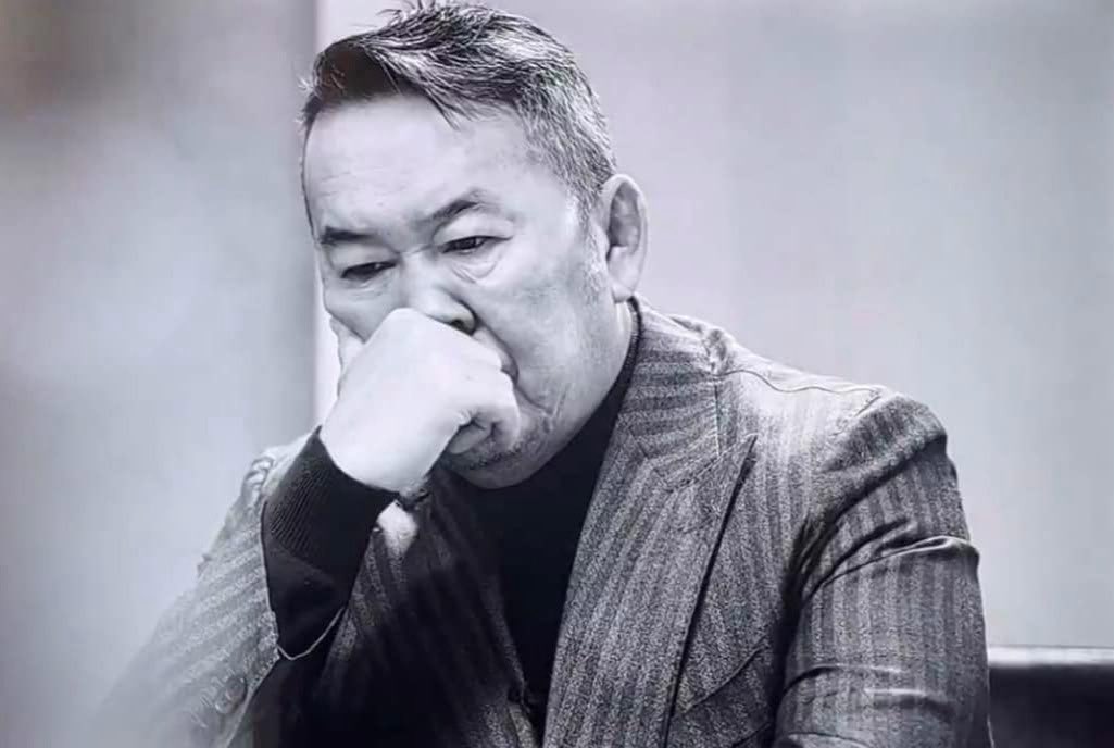 жонхуу хувалзыг ингэж ял тулгаад наймалцах гээд бна гэж эхлээд С. Эрдэнэ одоо С. Баярцогт ярьж бна...шүүхийг шинэчлэх болсон юм бишүү. Энэ хулгайч 👇ингээд л яваад байх нь зөв юм уу 💩💩💩