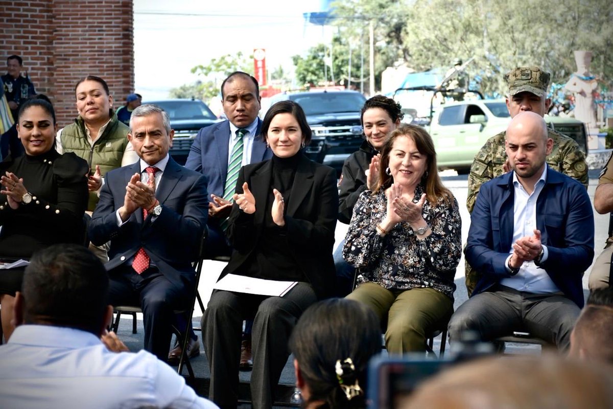 FBlumenkron's tweet photo. Los arcos carreteros inaugurados hoy en Huitzilac y Cuautla por la Gobernadora @margarita_g y la titular  del Secretariado Ejecutivo del SNSP @Maffiguer, son ejemplo de la coordinación entre los tres órdenes de gobierno en materia de seguridad pública.

#JusticiaParaTi https://t.co/75lD5xwNxg