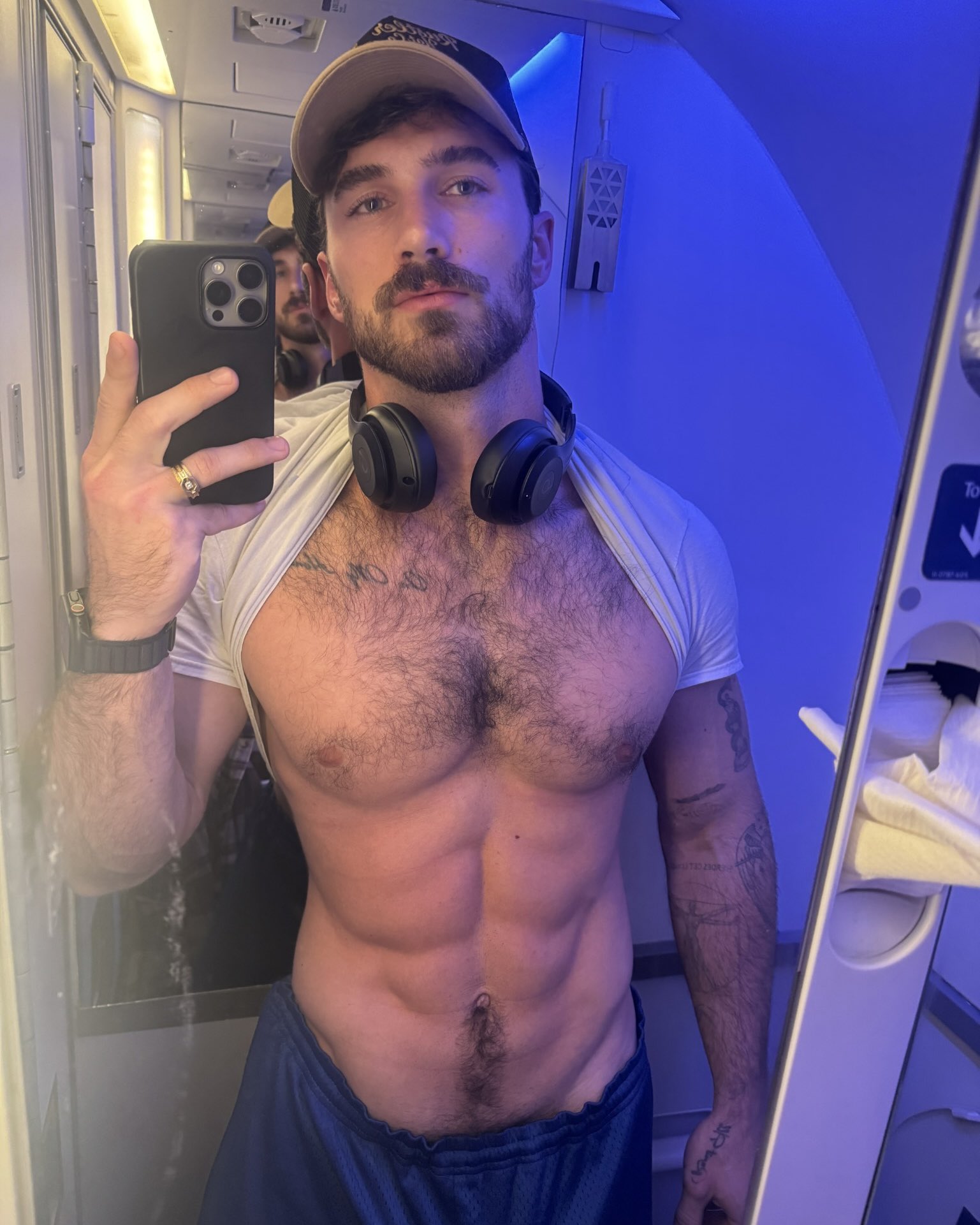 snake on a plane 🐍 https://t.co/esi8Ljm8ZS
