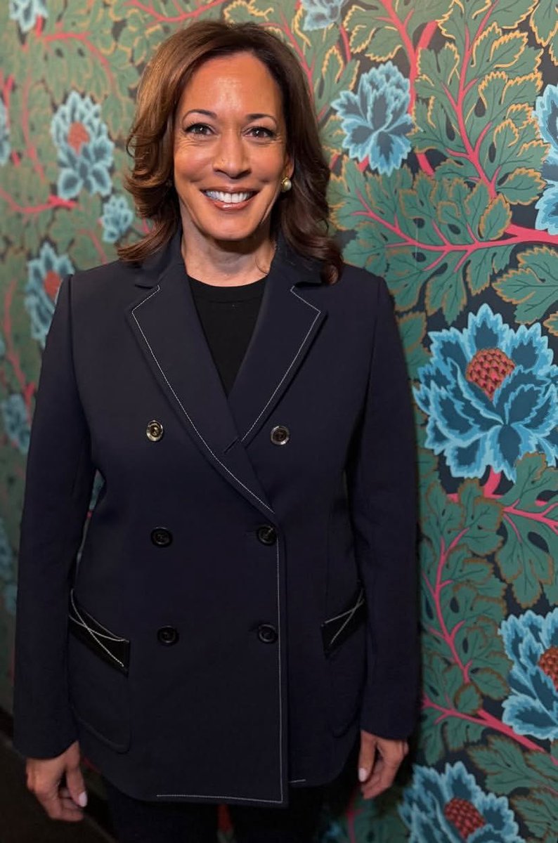 MVP <a href="/KamalaHarris/">Kamala Harris</a> on <a href="/JimmyKimmelLive/">Jimmy Kimmel Live</a>. 💛

📸: <a href="/JimmyKimmelLive/">Jimmy Kimmel Live</a>