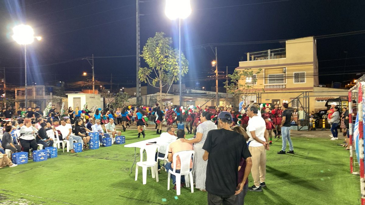 PedritoExtranja's tweet image. A esta hora, en Guayaquil en diversos sectores como La Pradera, Floresta y Esteros hoy tenemos olla popular, entrega de canastas y juguetes para los pelados.
La Comuna de Barrios de Guayaquil no descansa, nosotros estamos SIEMPRE.