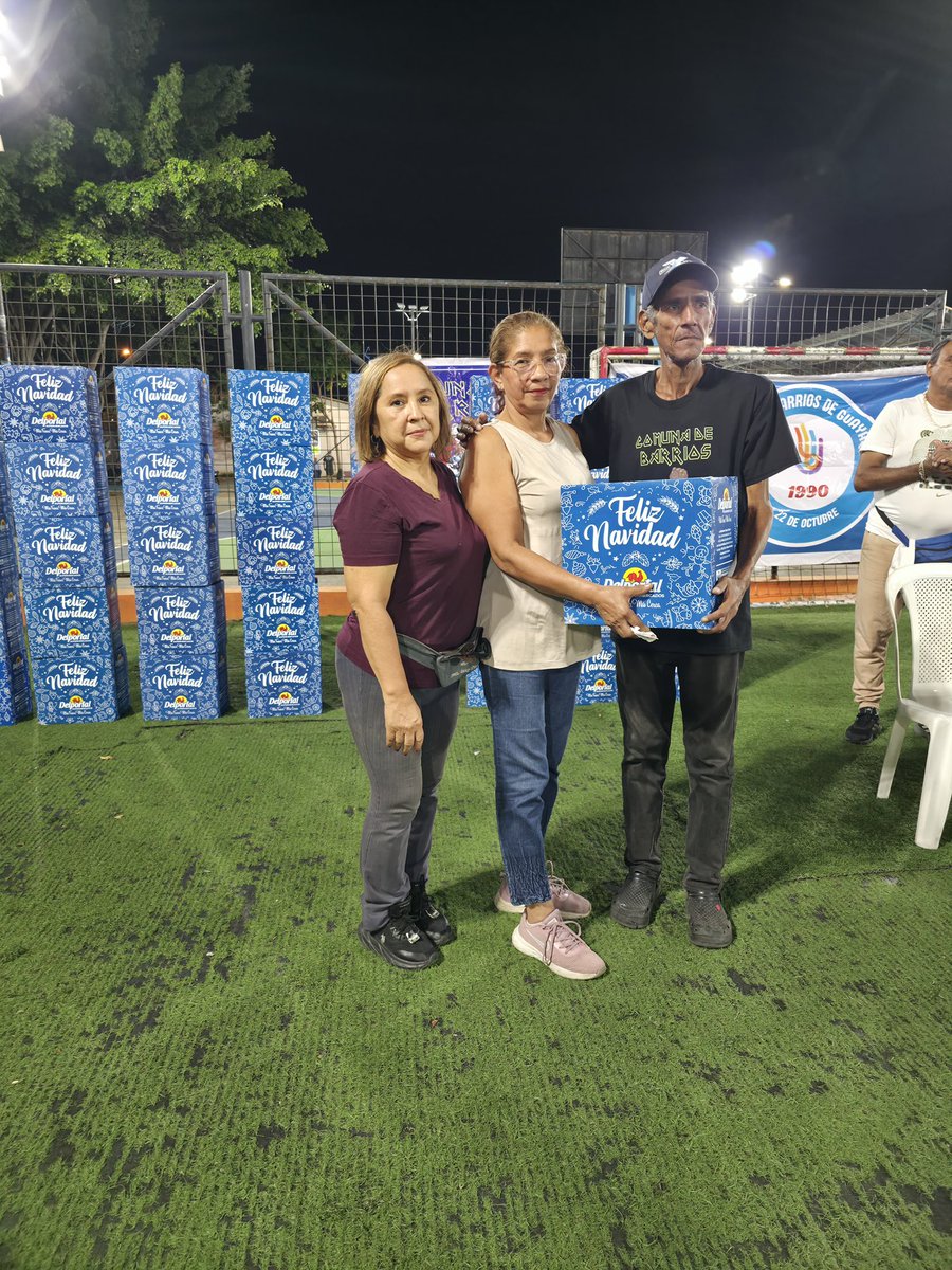 PedritoExtranja's tweet image. A esta hora, en Guayaquil en diversos sectores como La Pradera, Floresta y Esteros hoy tenemos olla popular, entrega de canastas y juguetes para los pelados.
La Comuna de Barrios de Guayaquil no descansa, nosotros estamos SIEMPRE.