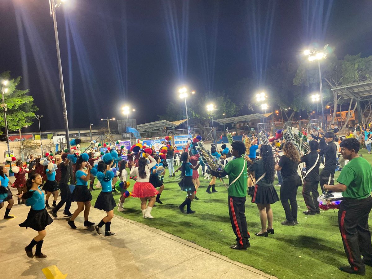 PedritoExtranja's tweet image. A esta hora, en Guayaquil en diversos sectores como La Pradera, Floresta y Esteros hoy tenemos olla popular, entrega de canastas y juguetes para los pelados.
La Comuna de Barrios de Guayaquil no descansa, nosotros estamos SIEMPRE.