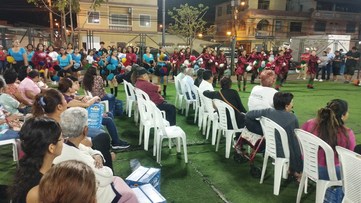 PedritoExtranja's tweet image. A esta hora, en Guayaquil en diversos sectores como La Pradera, Floresta y Esteros hoy tenemos olla popular, entrega de canastas y juguetes para los pelados.
La Comuna de Barrios de Guayaquil no descansa, nosotros estamos SIEMPRE.