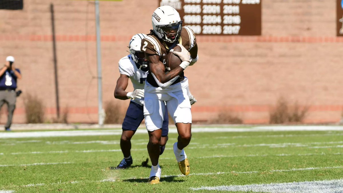 TheCFBNation's tweet photo. Lehigh WR Mason Humphrey Has Announced He Will Enter The Transfer Portal

Humphrey Has 100 Rec, 1,586 Yds, &amp; 10 TDs Over The Past 3 Seasons For The Mountain Hawks

#GoCFB #CollegeFootball #Lehigh  @saucyyy_mason #TheNest https://t.co/GdyiLKuBCa