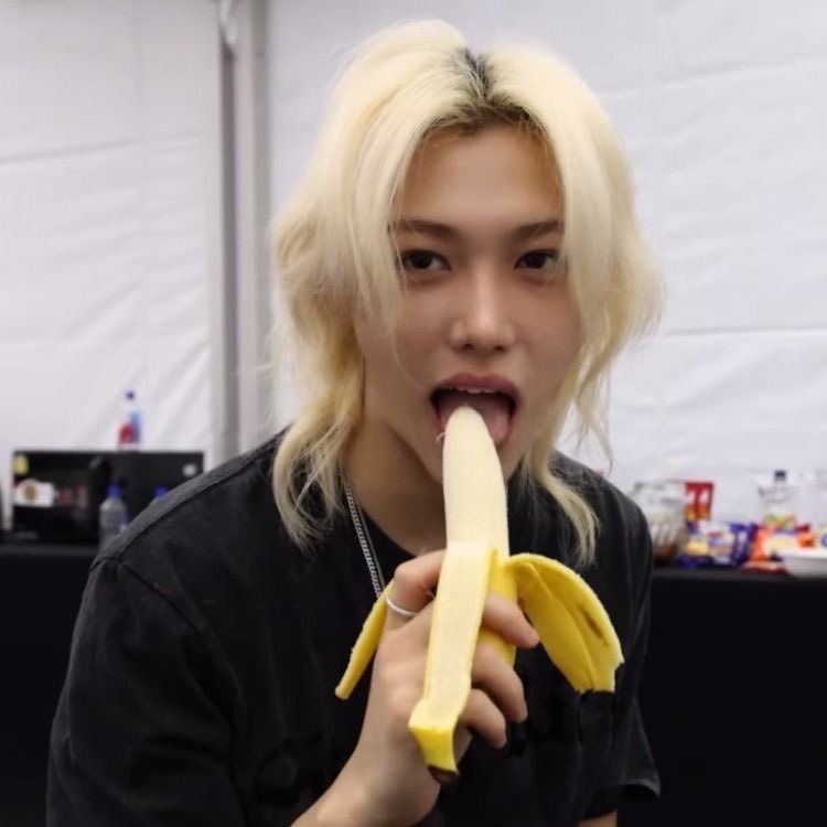 c_hnlx's tweet image. always sticking his tongue out first before eating… oh flx we definitely know what you are