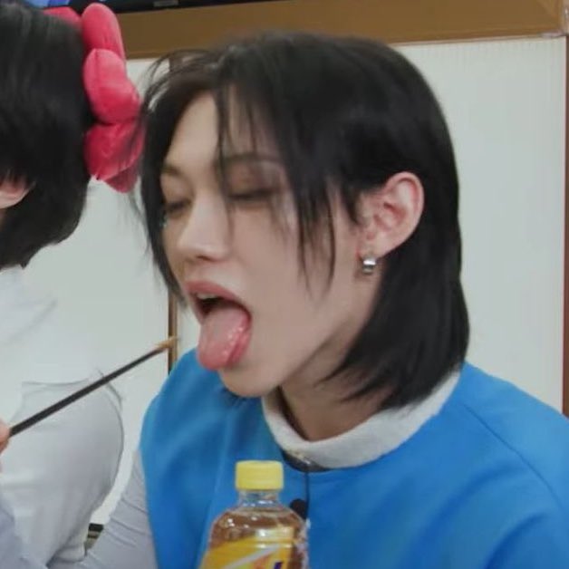 c_hnlx's tweet image. always sticking his tongue out first before eating… oh flx we definitely know what you are