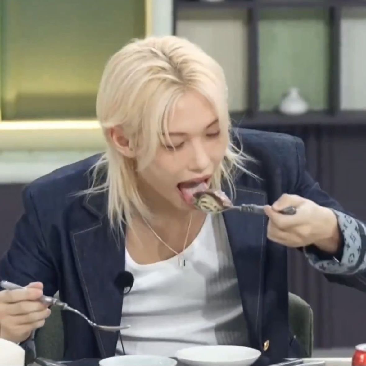 c_hnlx's tweet image. always sticking his tongue out first before eating… oh flx we definitely know what you are