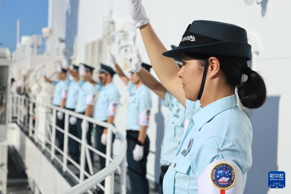 PDChinese's tweet image. 【中國海軍“絲路方舟”號醫院船完成對牙買加醫療服務啟程前往巴巴多斯】日前，執行“和諧使命-2025”任務的中國海軍“絲路方舟”號醫院船圓滿結束在牙買加為期12天的友好訪問和醫療服務，駛離牙買加法爾茅斯港，前往巴巴多斯執行後續任務。“絲路方舟”號醫院船於當地時間12月4日抵達牙買加後，先後停靠蒙特哥…