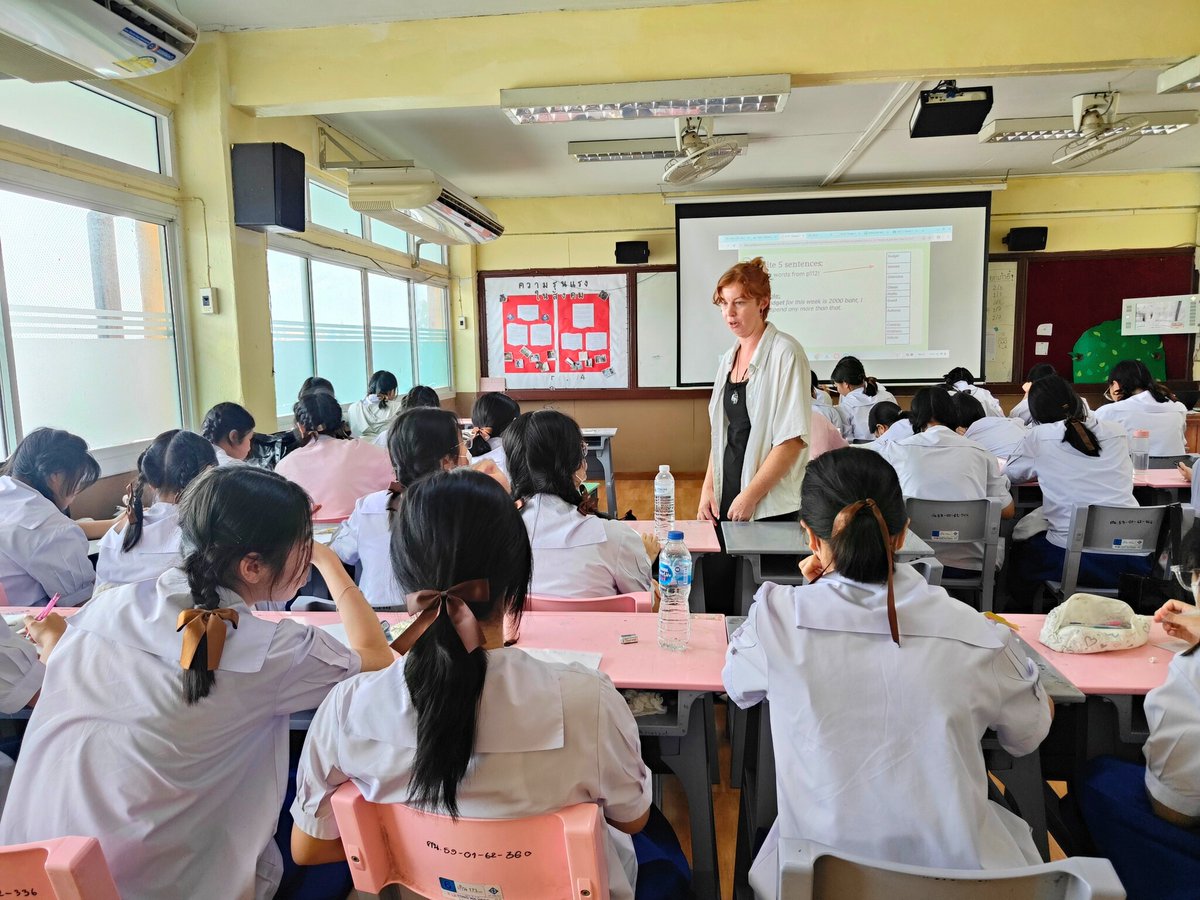 BFITSThailand's tweet image. Focused learning and positive energy at the SNR BFITS Program 🌟 With Teacher Kirby’s guidance, students stayed engaged, confident, and exam-ready—one thoughtful lesson at a time 🚀

#SNR #BFITSProgram #ShineWithBFITS #JoinSNR #TeachInThailand 🇹🇭