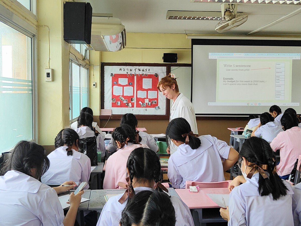 BFITSThailand's tweet image. Focused learning and positive energy at the SNR BFITS Program 🌟 With Teacher Kirby’s guidance, students stayed engaged, confident, and exam-ready—one thoughtful lesson at a time 🚀

#SNR #BFITSProgram #ShineWithBFITS #JoinSNR #TeachInThailand 🇹🇭