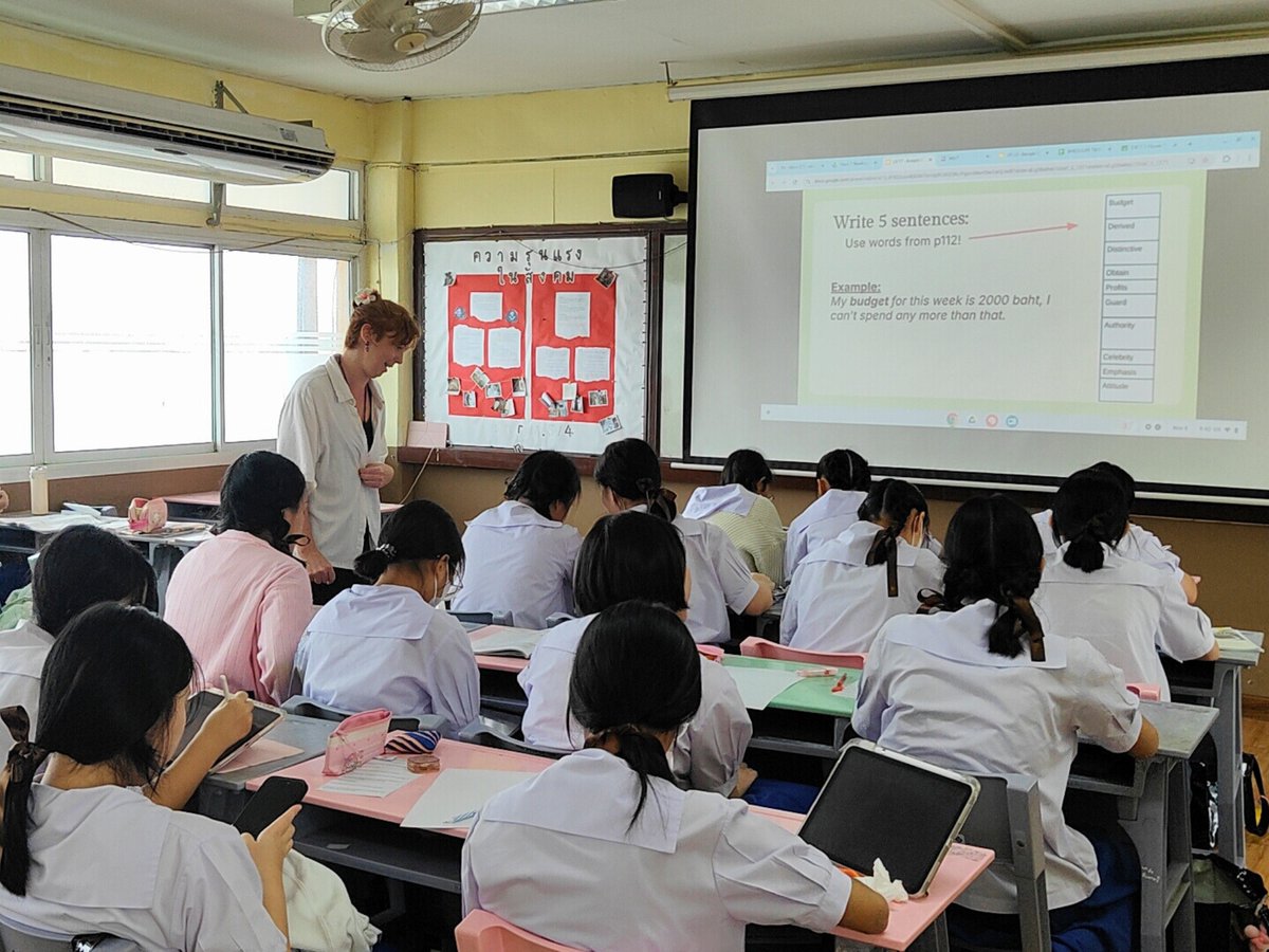 BFITSThailand's tweet image. Focused learning and positive energy at the SNR BFITS Program 🌟 With Teacher Kirby’s guidance, students stayed engaged, confident, and exam-ready—one thoughtful lesson at a time 🚀

#SNR #BFITSProgram #ShineWithBFITS #JoinSNR #TeachInThailand 🇹🇭