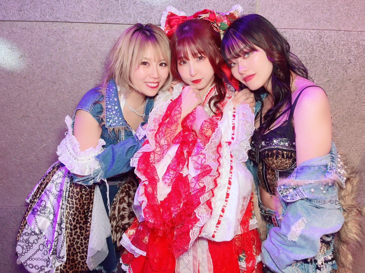 先日東京ライブでの1枚📸

ずっと仲良くしてくれてる東京の大好きメン達🫶
入りからハケまで楽しかった✨
女子の顔してる杏様ですw