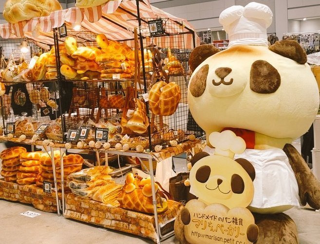 マリさんベーカリーとは】メロンパンのイヤーマフやハート型パイの