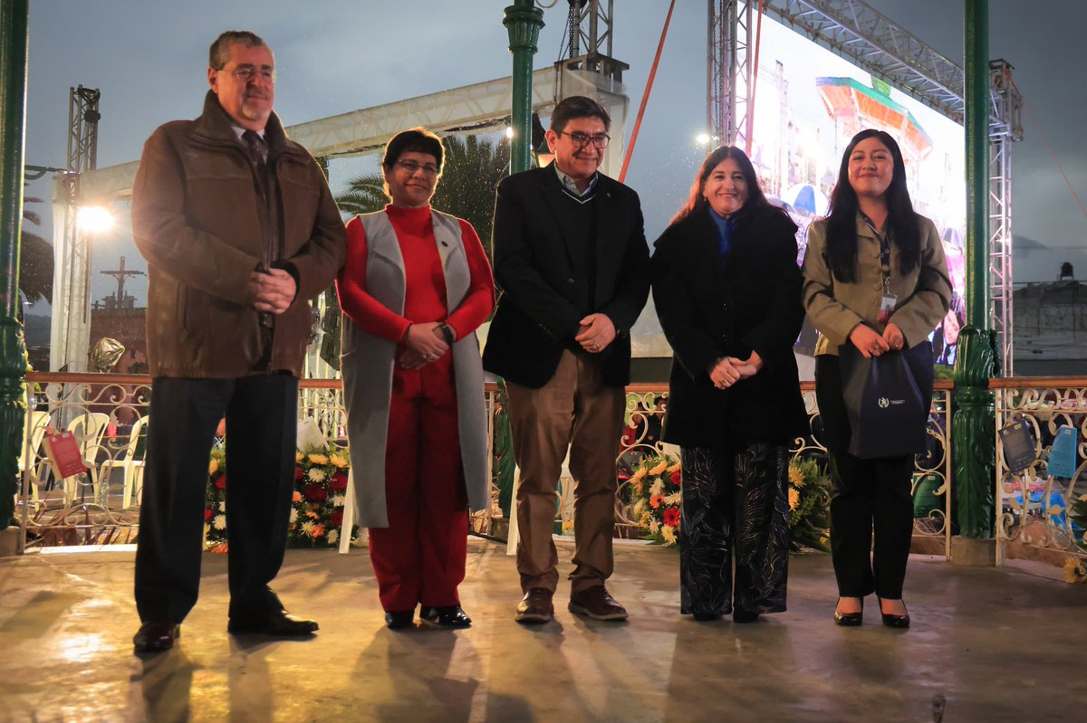 #Quetzaltenango | 📖✨ ¡Histórico día en Xela!

El presidente <a href="/BArevalodeLeon/">Bernardo Arévalo</a> y la ministra de esta cartera <a href="/Liwy_Grazioso/">Liwy Grazioso</a> encabezaron hoy la entrega de la colección "25 para el 25" en el Parque Benito Juárez de Xela. Un hito literario que une a toda América Latina.