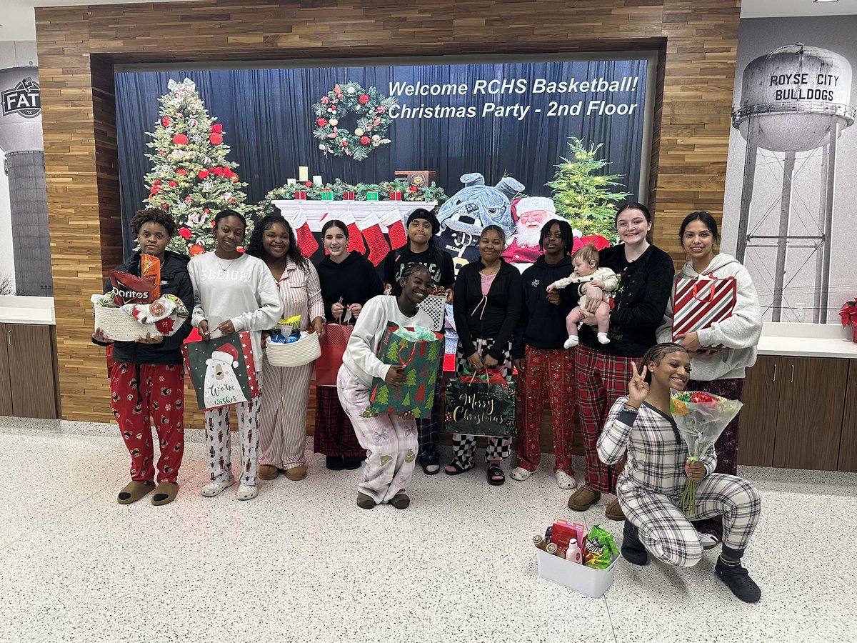 RoyseCityGBB's tweet image. Sleighin’ it on and off the court 🎅🏼 🎄 🏀 

Had a great time with @RoyseCityBoysBB tonight at our 2nd Annual Ugly Sweater Christmas Party!

Great food. ✅ 
Great friends. ✅ 
Great gifts. ✅ 
Great memories. ✅ 

#family #oneRC #everythingmatters #BTR