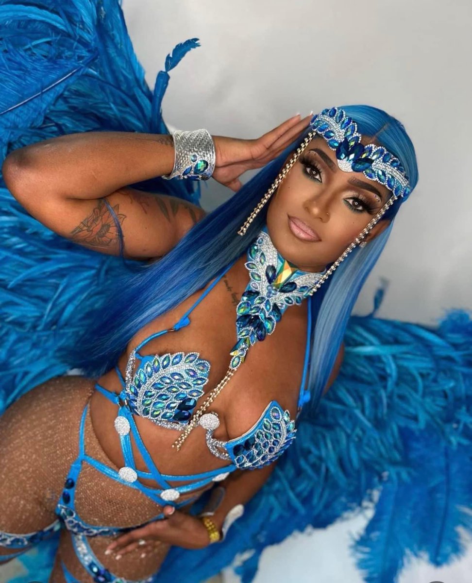 TheFrontalKing's tweet image. STT ➜ STX 🇻🇮👑
The Frontal King 340 is officially in carnival mode. Clean bases, melted hairlines, photo-ready finishes 📸✨

Limited slots — book now: thefrontalking340.as.me

#TFK340 #LaceWigs #WigInstall #USVI #STT #STX #CarnivalReady