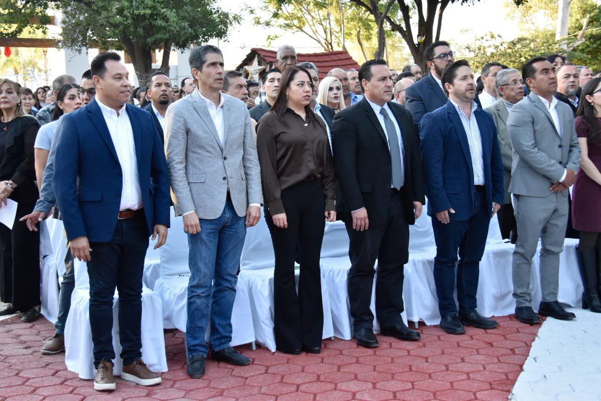 yanez_arturo's tweet photo. ¡Bravo, @SCTorrecillas estos 100 días de gobierno, has demostrado un compromiso inquebrantable con las familias de Lerdo!👏🏻

Tu dedicación y esfuerzo están transformando vidas y creando un futuro más brillante para todos. 

Gracias por tu liderazgo y por hacer de nuestro municipio un lugar mejor. 👊🏻💪🏻