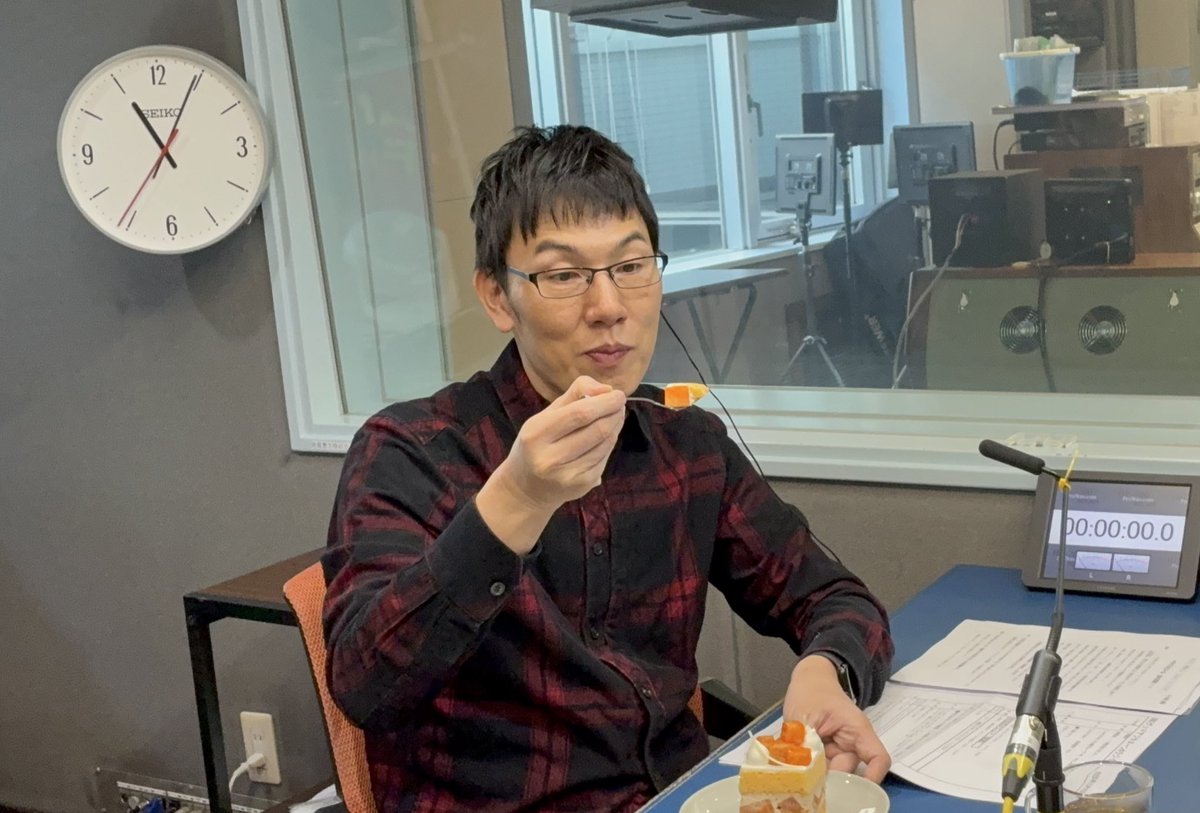 ＼🎊HAPPY BIRTHDAY ゴエさん🎊／

12月20日はゴエさんのお誕生日！
ということで、ひと足早いですが番組からのお祝い🥂

マリアージュフレールのマルコポーロと富有柿のショートケーキ、モンブランで(朝だけど)アフタヌーンティー🫖🍰

#ラジぐぅ