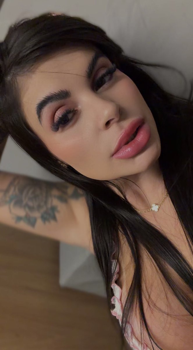 Dudadiamondd's tweet photo. Vem pra cama comigo… https://t.co/zTzuRQeau9