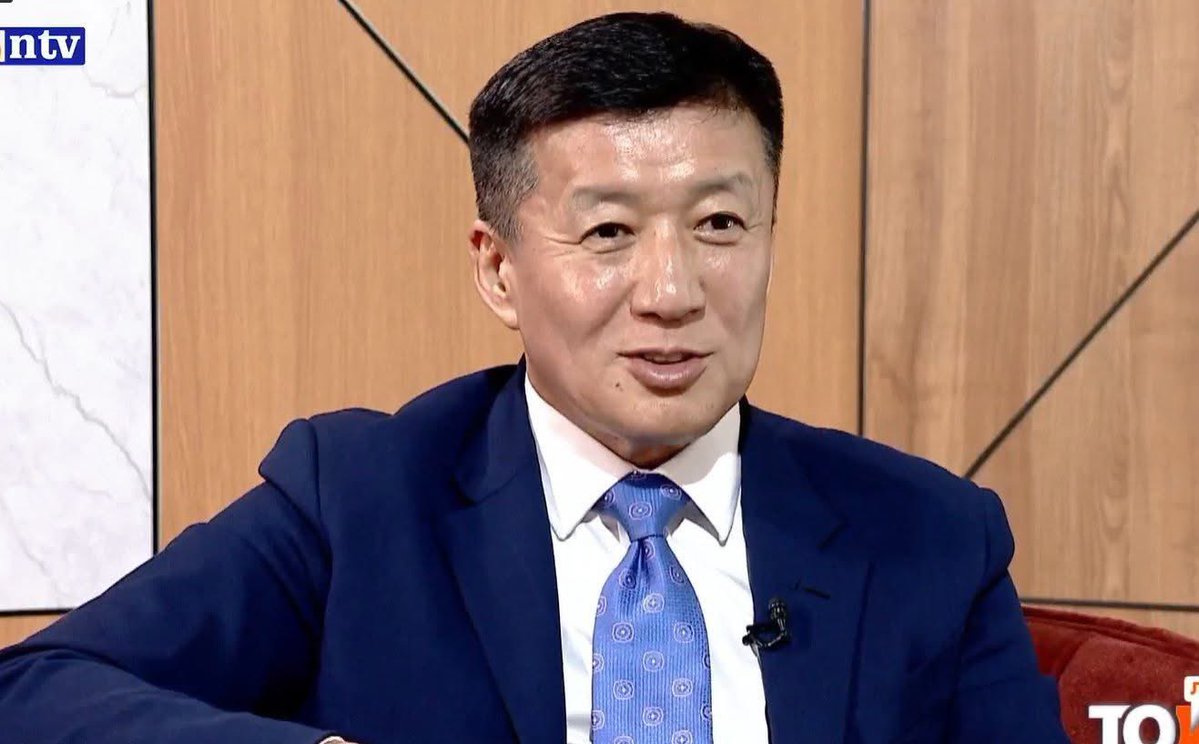 Үнэн ярьж бгаа байх өө‼️
Баримттай л ярьдаг юм билээ. 

С.Баярцогт: Баттулга ерөнхийлөгч байхдаа намайг хужаа болгох гээд миний бүх удам судрыг ухаж судлуулсан юм билээ. Тэгсэн намайг судалсан хүмүүс энэ хүний удам судраар дахиж оролдоод хэрэггүй юм байнаа гэж хэлсэн гэсэн. Би