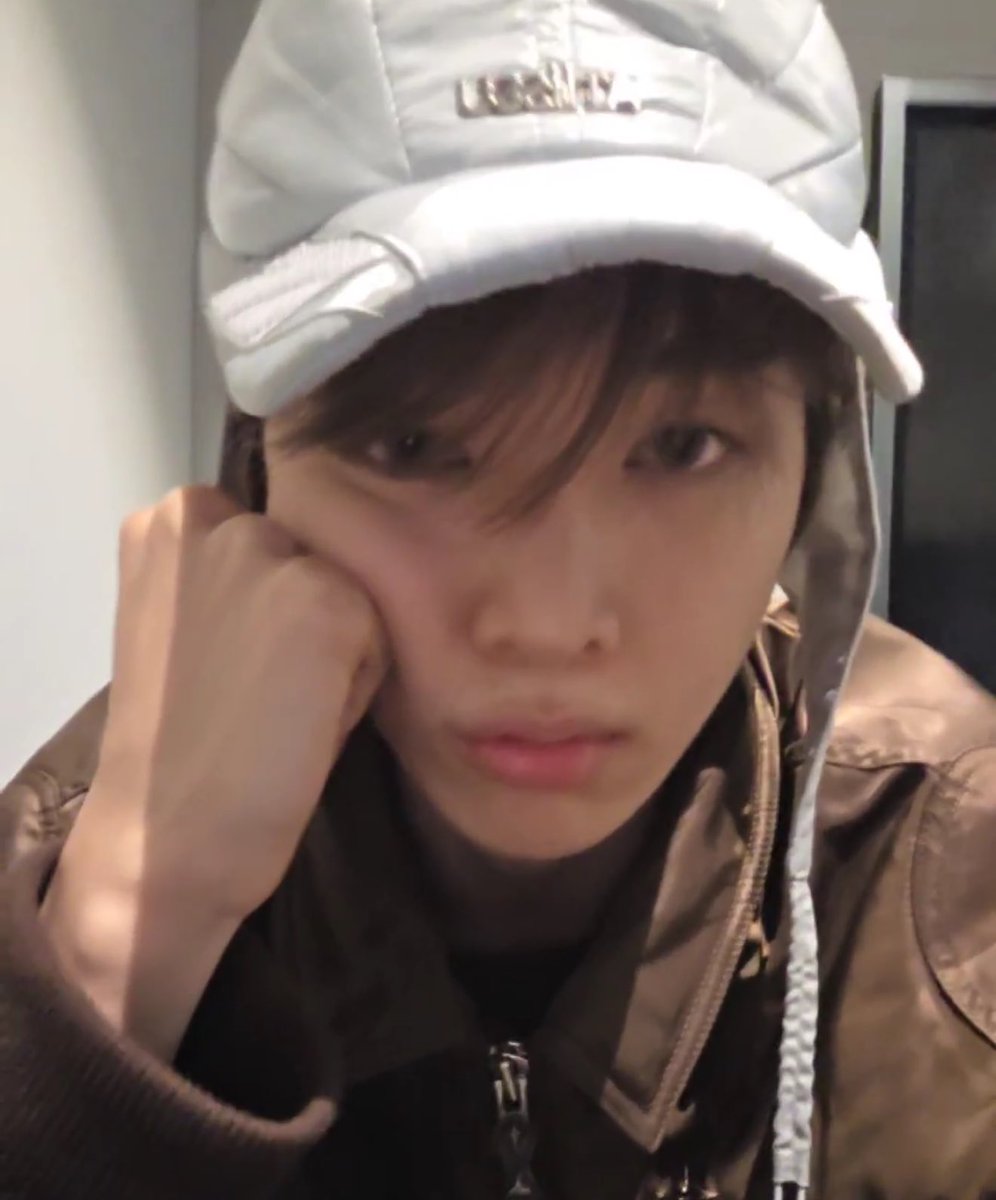 ngelattack's tweet image. world: cold and hard
sungchan: warm and soft