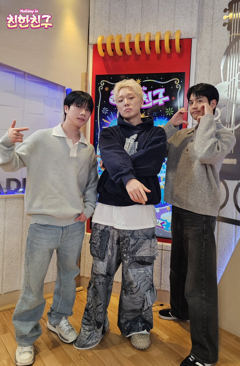 mbcbf_bf's tweet image. 🎁친친🎁

#Holidayin친한친구 
#바비 #김진환 #정찬우 
#아이콘 @iKONIC_143 

🎊2026 대 아이콘 공식만남🎊

아이콘은 진짜 유명한 아이돌임
얼마나 아이돌이냐면
아이코닉이 해달라는거 안빼고 다해줌....👏👏

완전 아이코닉이 되....🫶
평아이코닉을 다짐하게되....🫶