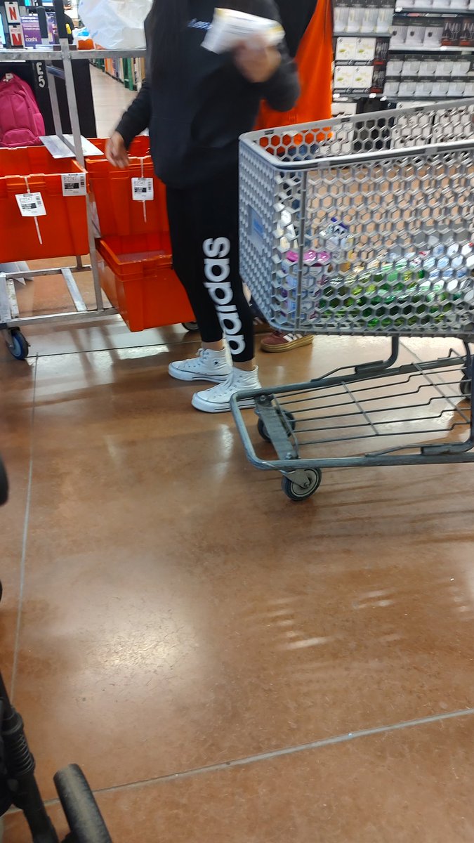 De que sirve que compres en línea si en tú pickup tienes que conseguir un carrito para llevarte tus cosas, no mames <a href="/WalmartMexico/">walmartmexico</a>