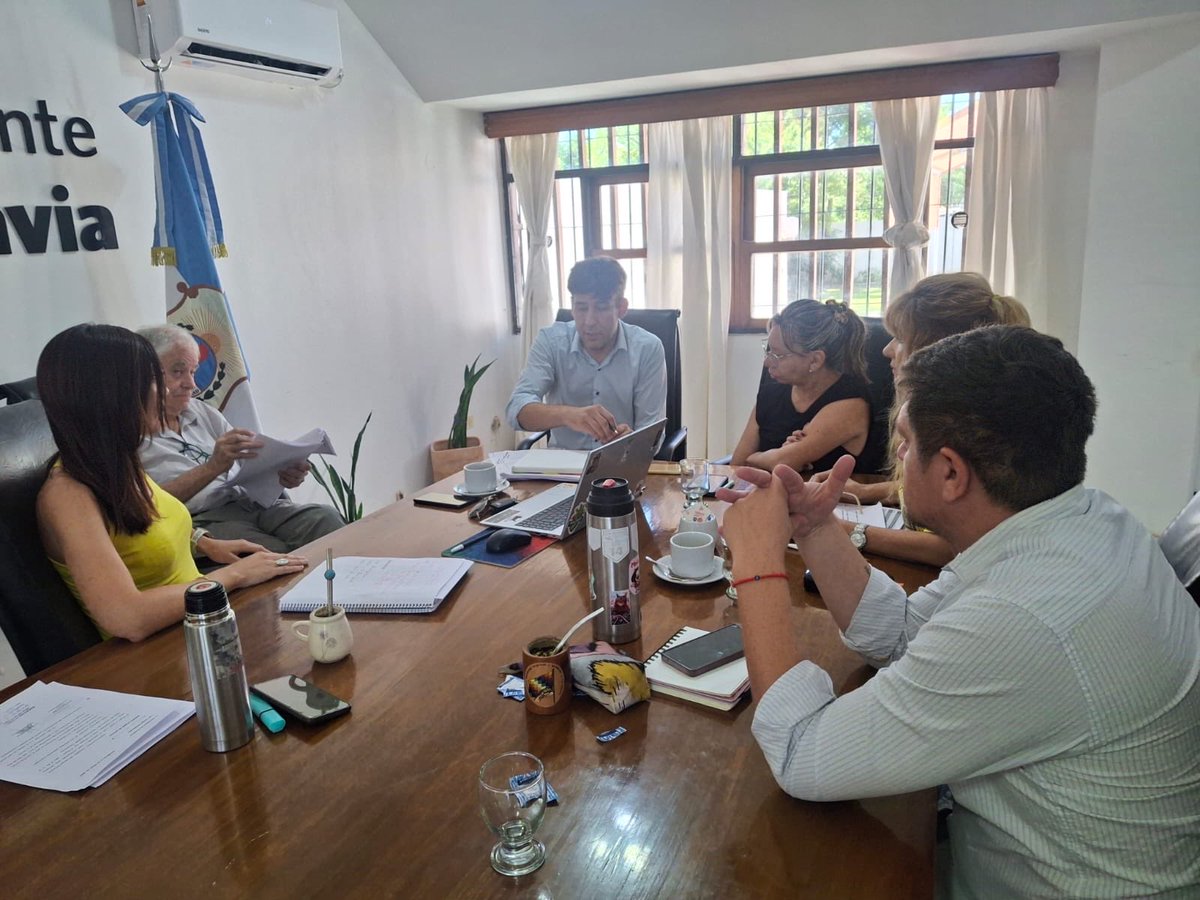 PerroneFacundo's tweet photo. Nos reunimos con las y los concejales del Bloque Justicialista de Rivadavia para evaluar el trabajo legislativo que vienen llevando adelante con compromiso, coherencia y responsabilidad política.

Desde la Junta Departamental del Partido Justicialista seguimos ordenando https://t.co/StuyGz6fTq