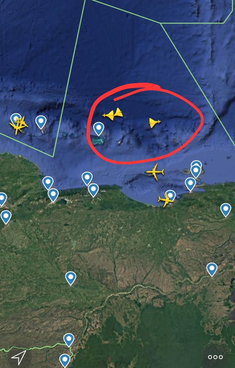 Desde que el presidente de Estados Unidos, Donald Trump, inició su discurso televisado, cazas F/A-18 Super Hornet de la US Navy se mantienen en vuelo en espacio aéreo internacional adyacente a las costas de Venezuela, dentro del área de control correspondiente al FIR Venezuela,