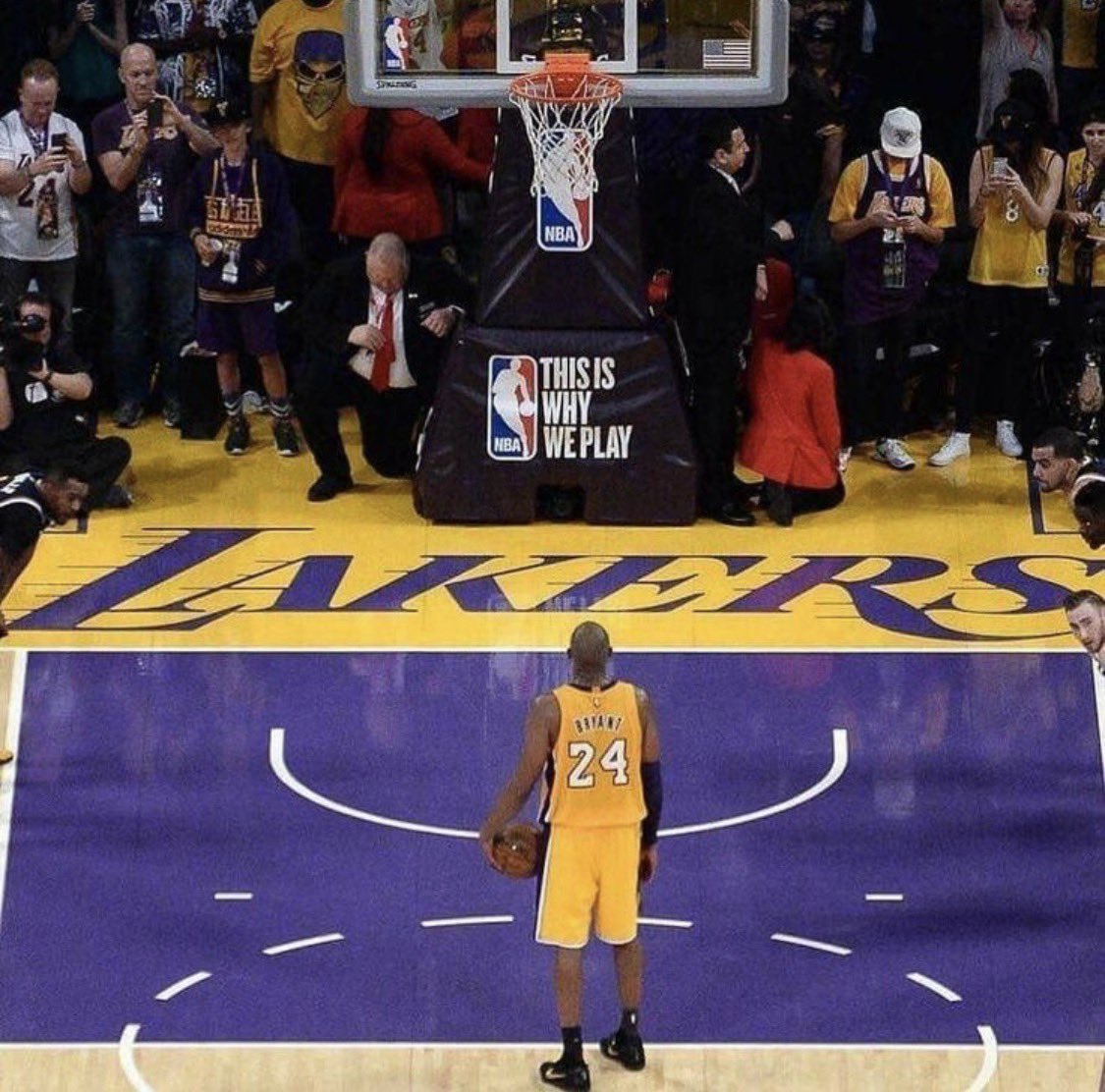 8_24Mamba4Ever's tweet image. Final point of a legendary career