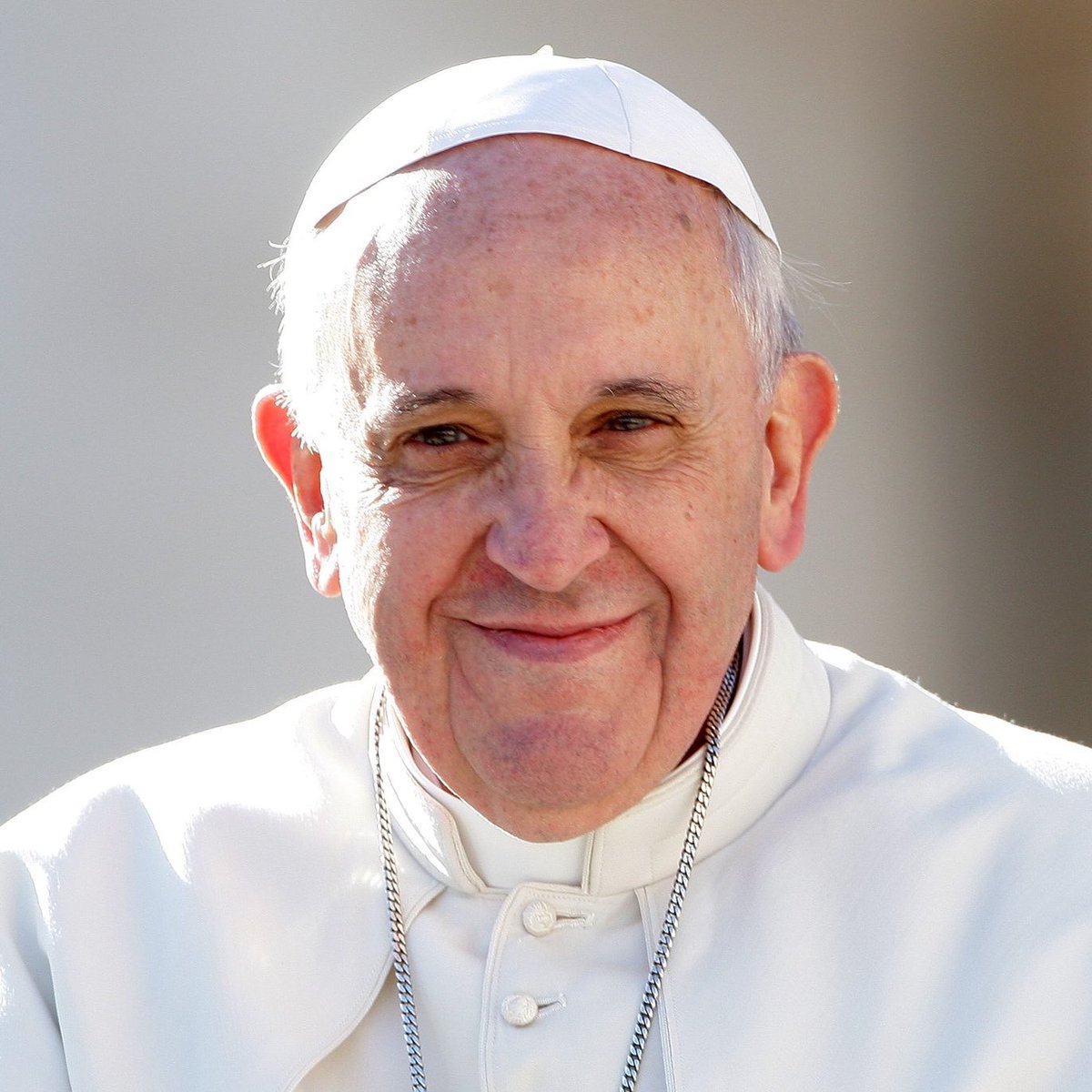 Hoy, 17 de diciembre de 2025, se cumplen 89 años desde tu llegada a este mundo, Francisco. Tu legado y cariño perduran en nuestros corazones. Siempre te recordaremos con amor y gratitud. ¡Descansa en paz!