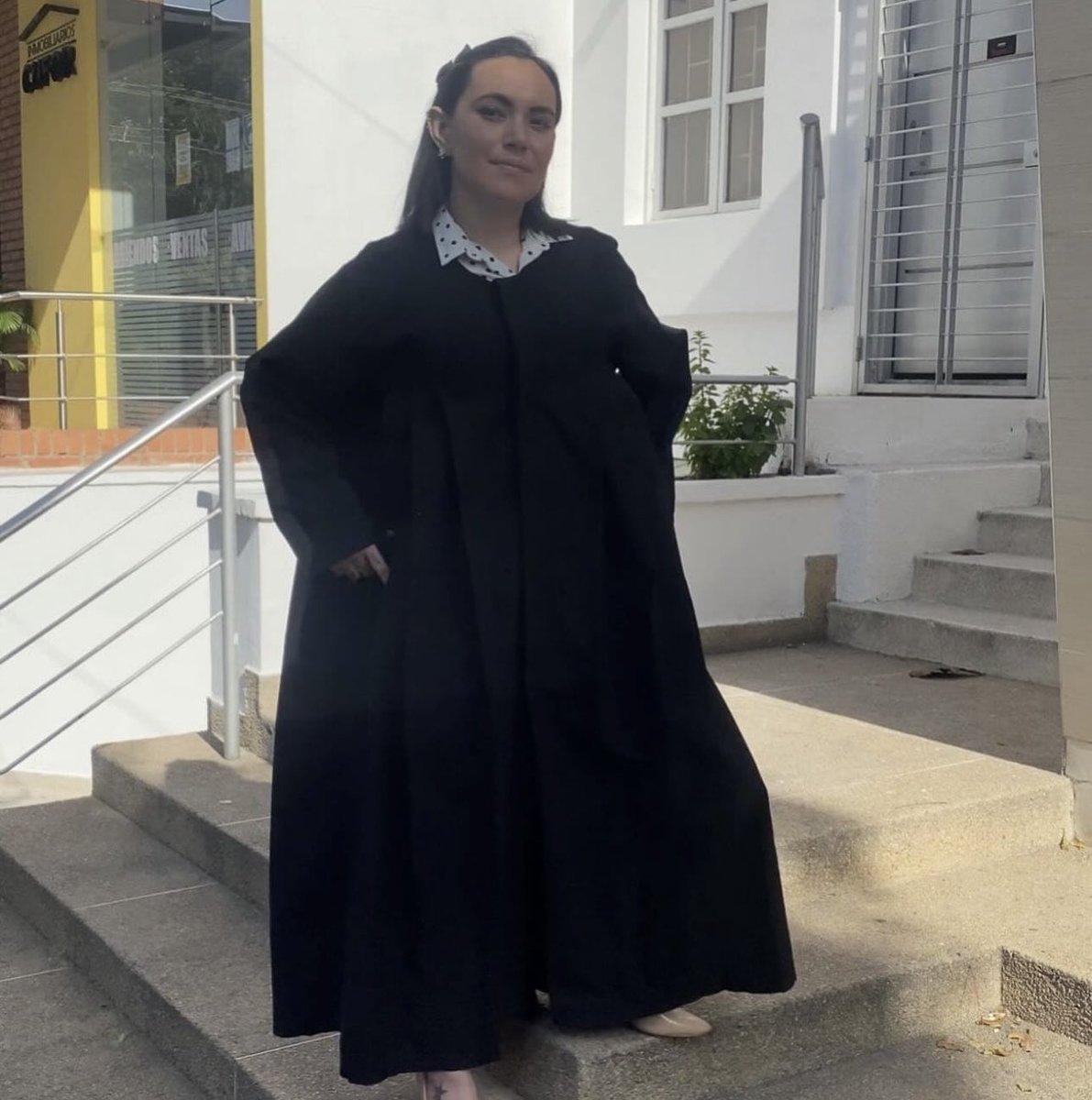 Arturo__Ramos's tweet image. Lamento la muerte de la jueza Vivian Polanía; las primeras versiones hablan de un posible suicidio o sobredosis. A su lado estaba su bebé de apenas dos meses, vivo. La única noticia que, en medio de la tragedia, no rompe del todo el pecho. El país la recordará por los escándalos…