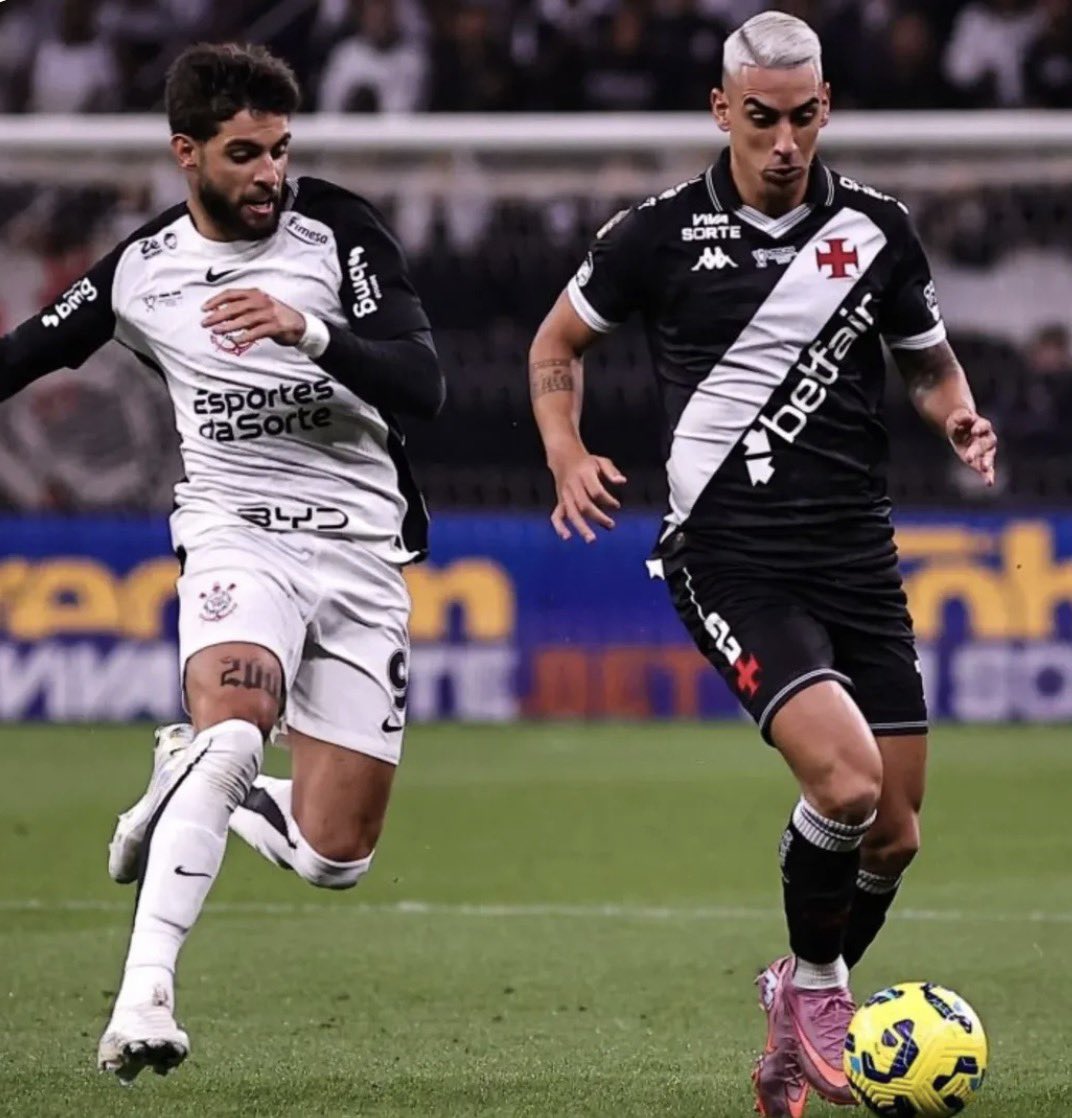 FFERJ's tweet image. 🟰 NADA DEFINIDO 🟰 

No primeiro jogo da final da Copa do Brasil, em São Paulo, nem Vasco nem Corinthians tiveram vantagem. Placar final: 0 a 0.

A finalíssima será no domingo (21/12), às 18h, no Maracanã.

📸 Reprodução/CRVG