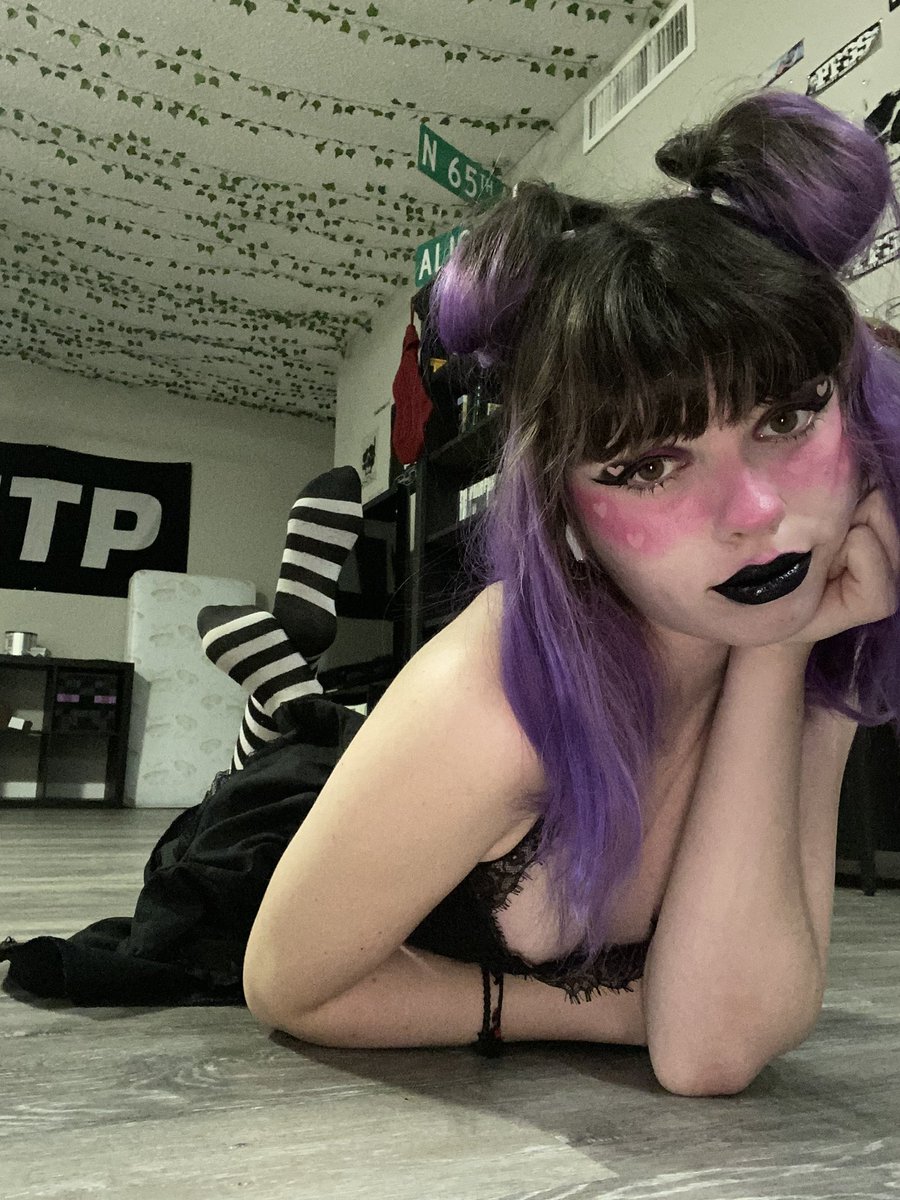 frankstatttoos's tweet photo. Such a strange girl https://t.co/k3UtLFVOaV