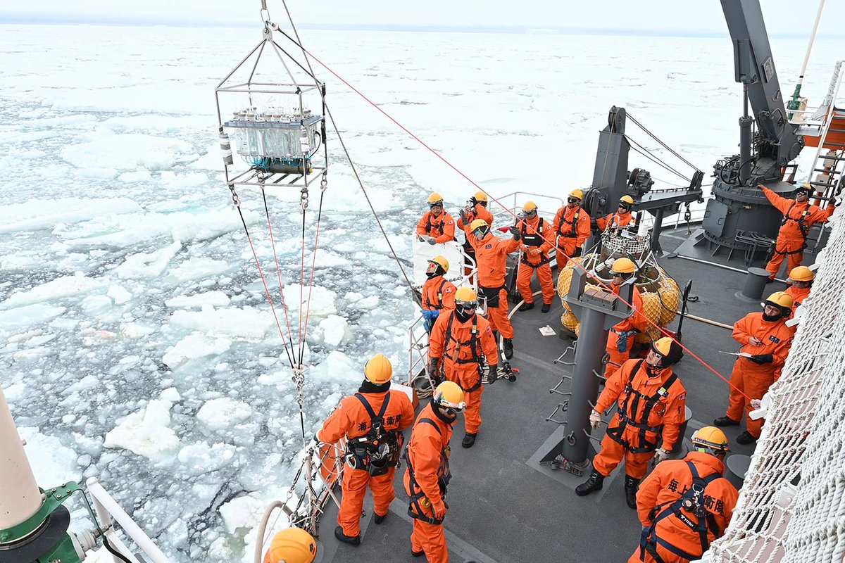 ⛄#砕氷艦しらせ の知らせ🐧 12月14日、砕氷艦「しらせ」は、巨大な