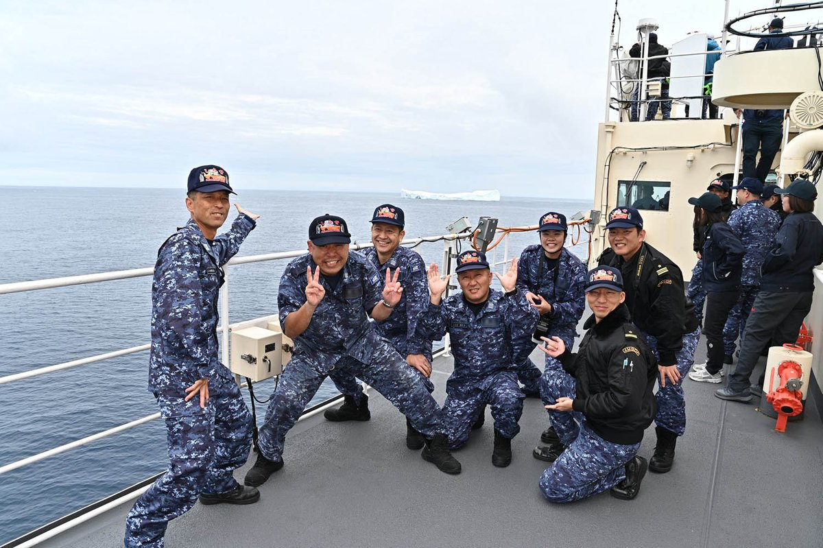 ⛄#砕氷艦しらせ の知らせ🐧 12月14日、砕氷艦「しらせ」は、巨大な
