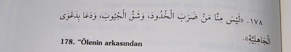 Ölenin arkasından

Avuçlarının içiyle yüzünü döven,

Yakalarını yırtan,

Câhiliye insanı gibi bağıra çağıra ağıt yakıp kendisine beddua eden Bizim yolumuzu izleyenlerden değildir."