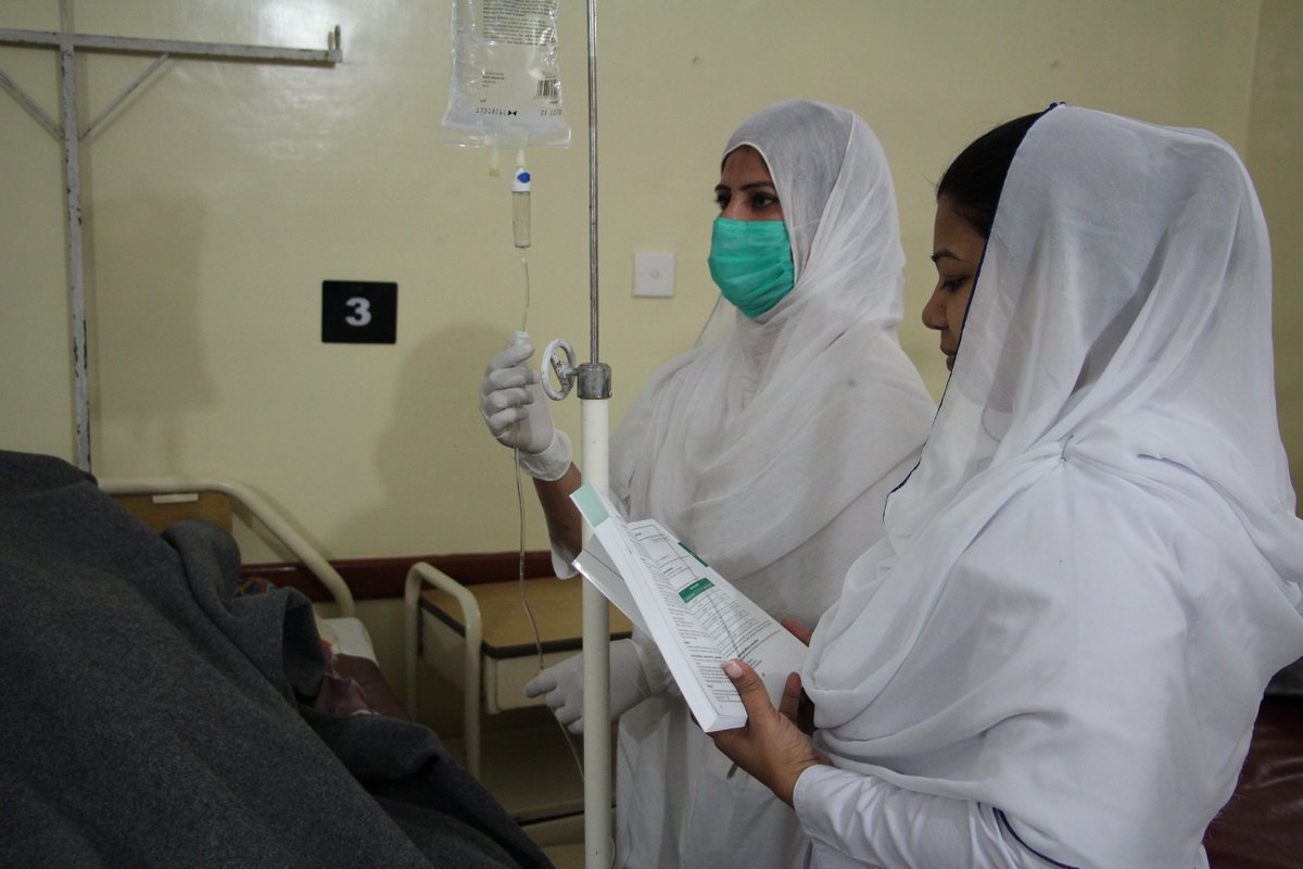 في #اليوم_العالمي_للغة_العربية، نود تذكيرك بـالنسخة #العربية من #الأدلة_الطبية_الدولية التي تصدرها منظمة أطباء بلا حدود: دليل الإرشادات #السريرية، دليل #الأدوية الأساسية ودليل الرعاية #التوليدية الأساسية ورعاية #حديثي_الولادة، وتتوفر في عدة لغات لكافة السياقات التي تعمل منظمة