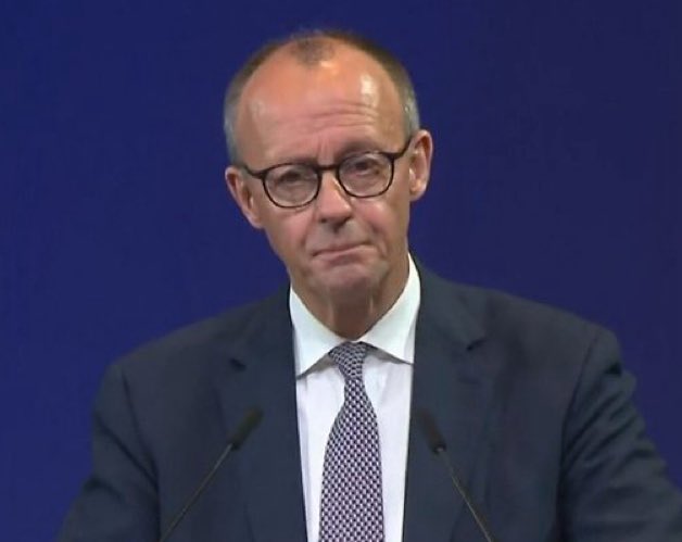 Wie mein Schlafparalysedämon mich anschaut bevor er den heftigsten Tanz hittet und sagt „niemand wird dir glauben“